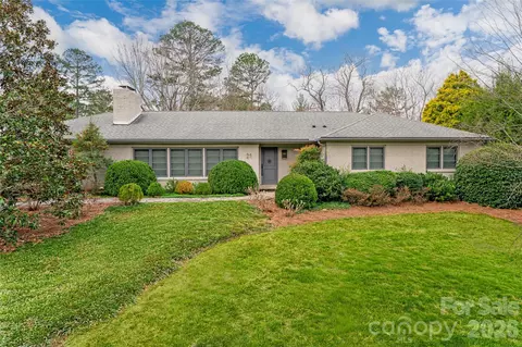 21 Pine Tree Cir, Asheville, NC 28804