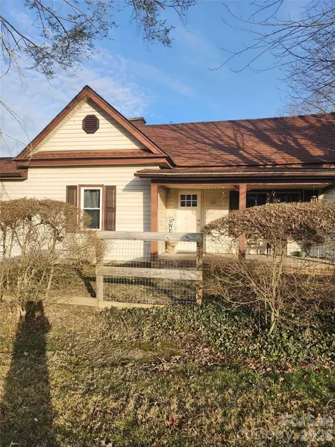 110 E Price St, Hendersonville, NC 28739
