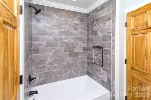 Bath - 175 Trinity Dr, Sylva, NC 28779 photo 4 of 7