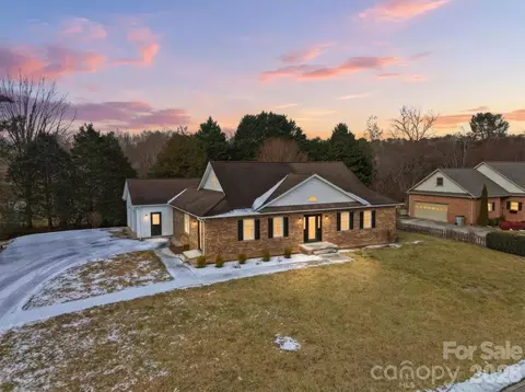 915 Barrington Ne Dr NE, Lenoir, NC 28645