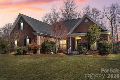 3746 Ayrshire Ct, Harrisburg, NC 28075