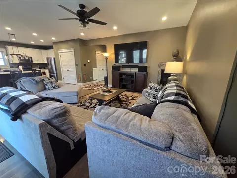 Living - 107 Beechmont Dr, Morganton, NC 28655 photo 3 of 4