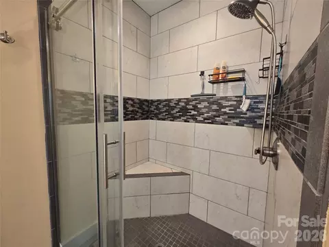 Bath - 107 Beechmont Dr, Morganton, NC 28655 photo 3 of 6