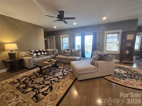 Living - 107 Beechmont Dr, Morganton, NC 28655 photo 2 of 4