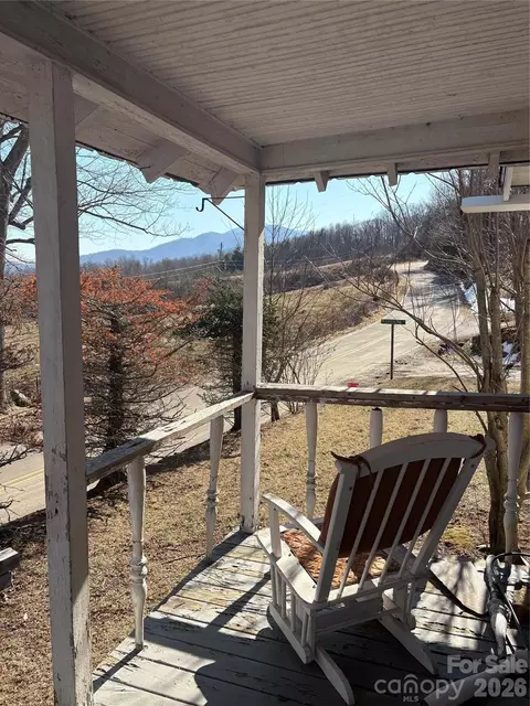 10 Carolina Ln, Burnsville, NC 28714
