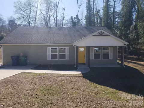 611 Fernwood Dr, Albemarle, NC 28001