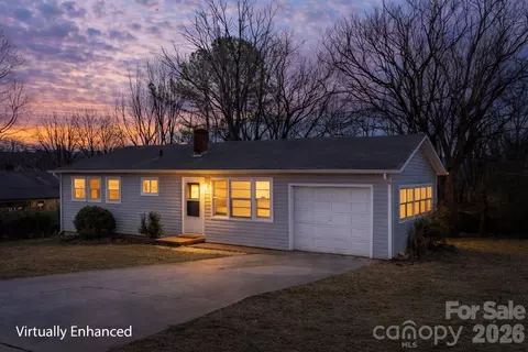 302 Ramsey St, Morganton, NC 28655