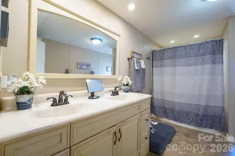 Bath - 1049 Ramsey St, Stanley, NC 28164 photo 2 of 2