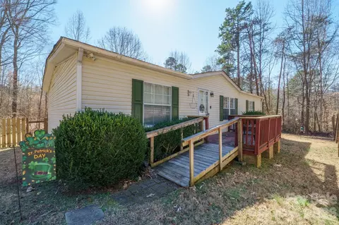 1049 Ramsey St, Stanley, NC 28164