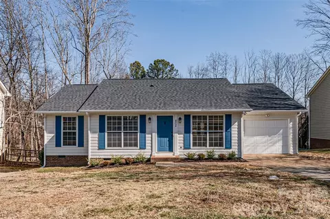 8528 Woodford Bridge Dr, Charlotte, NC 28216
