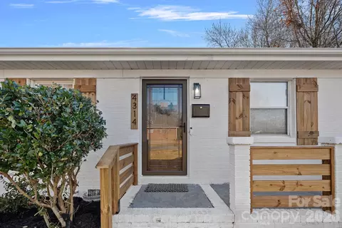 4314 Oak Forest Dr, Charlotte, NC 28215