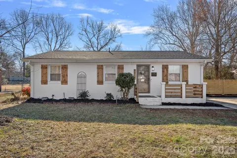 4314 Oak Forest Dr, Charlotte, NC 28215