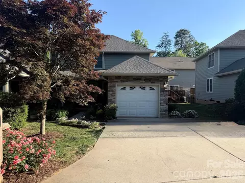 10 Aberdeen Dr, Arden, NC 28704