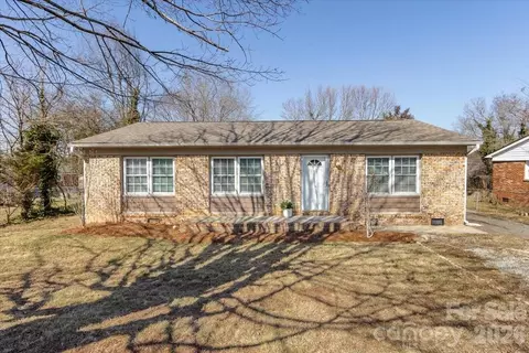 406 Robinson Clemmer Rd, Dallas, NC 28034