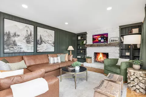 Living - 556558 Thorncliff Dr, Seven Devils, NC 28604 photo 1 of 5