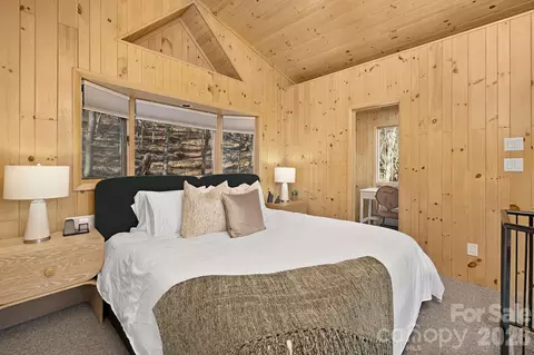 Bedroom - 556558 Thorncliff Dr, Seven Devils, NC 28604 photo 10 of 11