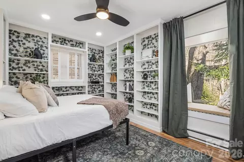 Bedroom - 556558 Thorncliff Dr, Seven Devils, NC 28604 photo 3 of 11