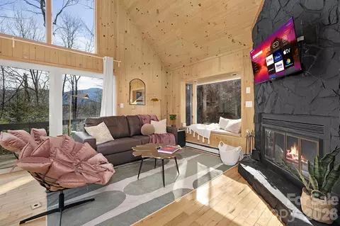 Living - 556558 Thorncliff Dr, Seven Devils, NC 28604 photo 5 of 5