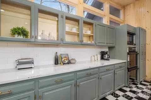 Kitchen - 556558 Thorncliff Dr, Seven Devils, NC 28604 photo 5 of 6