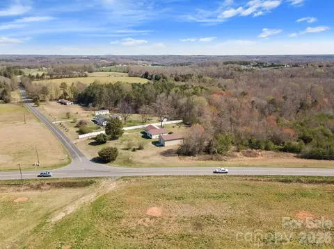 879 E Memorial Hwy, Harmony, NC 28634 photo 7