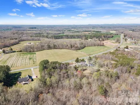 879 E Memorial Hwy, Harmony, NC 28634 photo 10