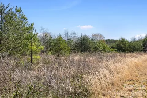 879 E Memorial Hwy, Harmony, NC 28634 photo 23