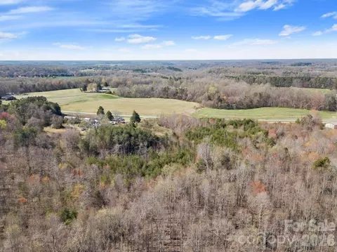 879 E Memorial Hwy, Harmony, NC 28634 photo 14