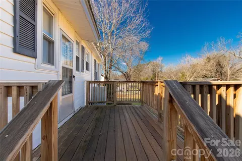 Exterior - 1227 Laurel Ave, Lancaster, SC 29720 photo 6 of 9