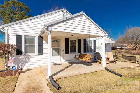 Exterior - 1227 Laurel Ave, Lancaster, SC 29720 photo 3 of 9