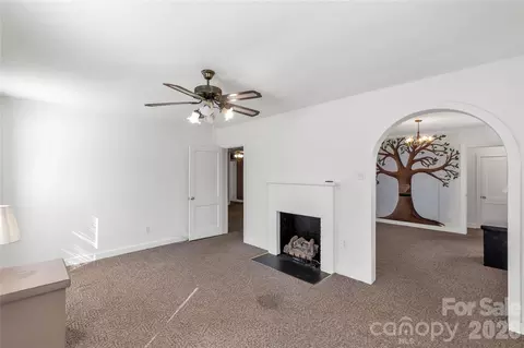 Living - 1227 Laurel Ave, Lancaster, SC 29720 photo 2 of 6