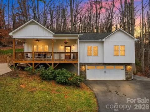 51 Leatherwood Dr, Candler, NC 28715