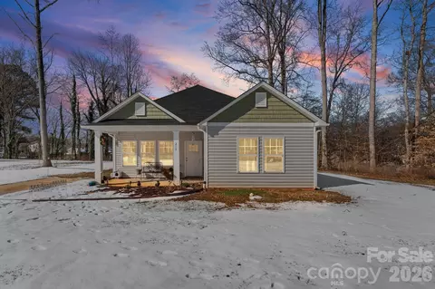 215 James St, Lexington, NC 27295