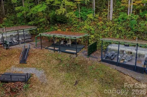 100 Locust Flats Rd, Franklin, NC 28734