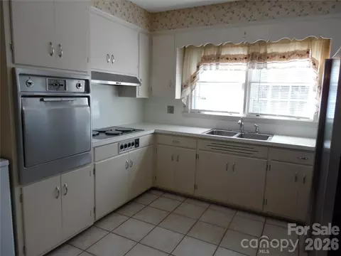 Kitchen - 603 1st Avenue Ne Pl NE, Conover, NC 28613 photo 1 of 4
