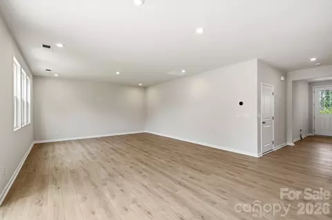 Living - 2730 Phoenix Ct, Gastonia, NC 28052 photo 2 of 4