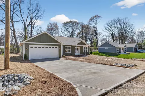 413 Dogwood Ln, Statesville, NC 28625