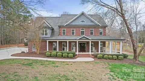 433 Laurel Crest Dr, Kannapolis, NC 28081