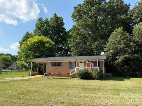 121 Randolph Rd, Dallas, NC 28034