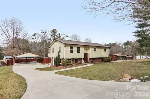 5 Granite Dr, Hendersonville, NC 28792