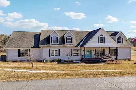 76 Cheraw Ln, Flat Rock, NC 28731