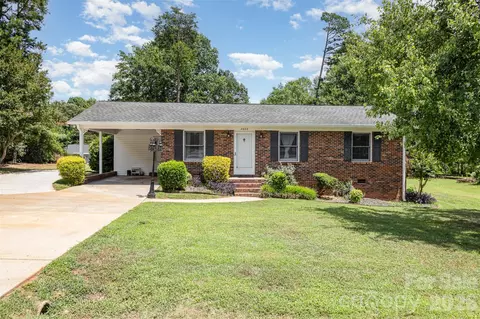 2028 Rock Springs Cir, Denver, NC 28037