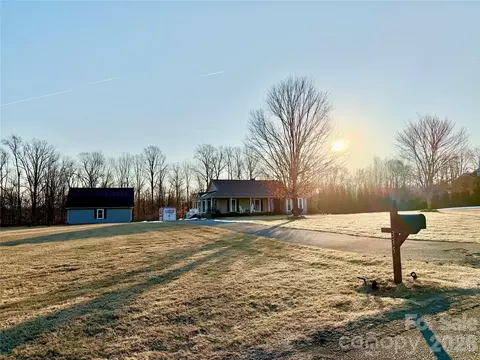 335 Steeple Chase Trl, Salisbury, NC 28144
