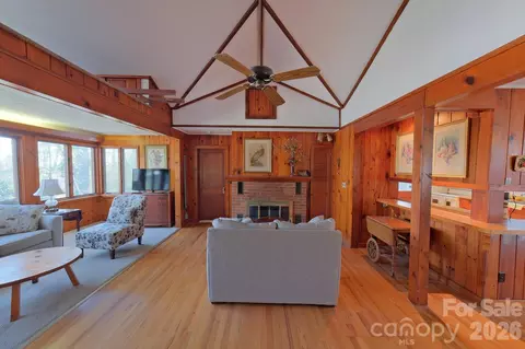 71 Norfolk Ln, Laurel Park, NC 28739