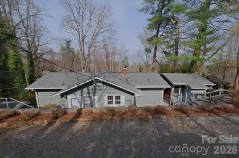 71 Norfolk Ln, Laurel Park, NC 28739