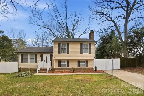 6621 Piney Path Rd, Charlotte, NC 28212