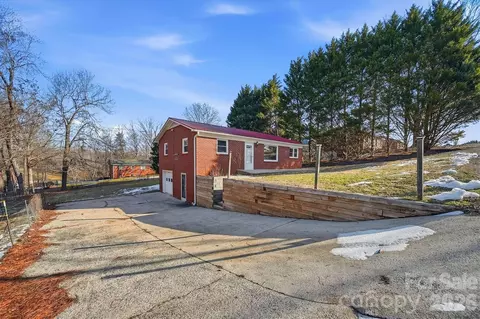1030 Fence St, Granite Falls, NC 28630