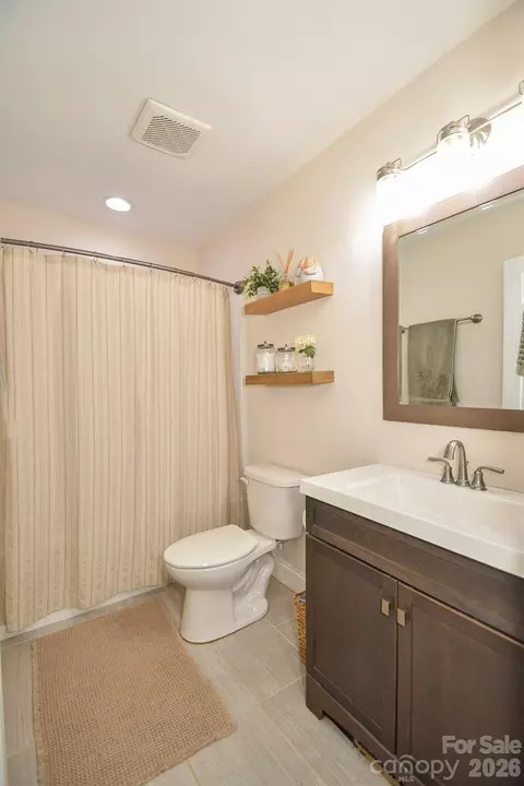 Bath - 1220 Alvin Hough Rd, Midland, NC 28107 photo 2 of 3