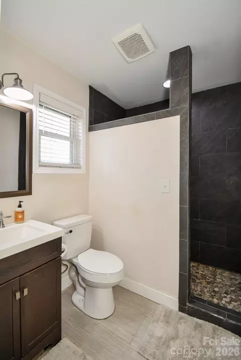 Bath - 1220 Alvin Hough Rd, Midland, NC 28107 photo 3 of 3