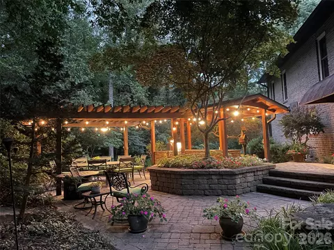 112 Parkland St, Morganton, NC 28655