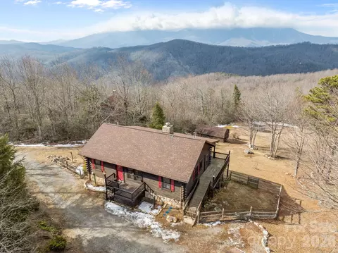 951 Pine Tree Rd, Spruce Pine, NC 28777